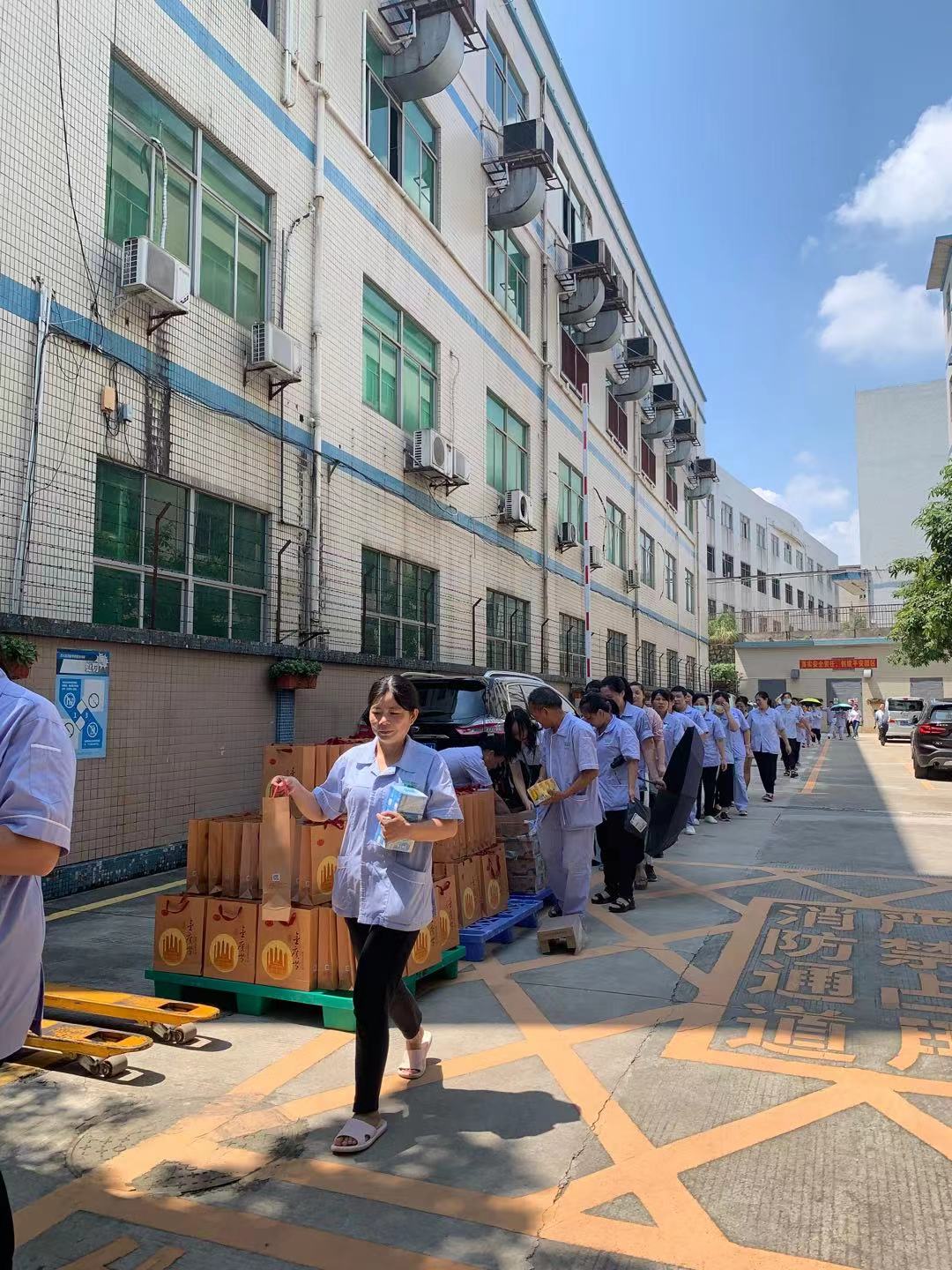 91免费网址大全化妝用品（深圳）有限公司預祝大家度過一個平安祥和、喜慶歡樂的中秋假期！